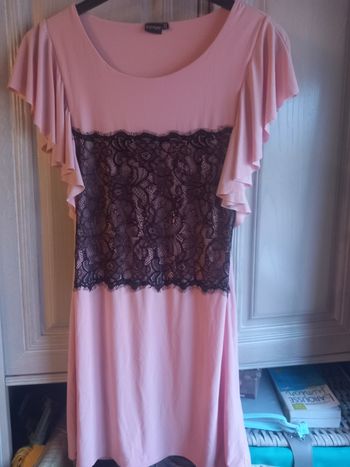 Tunique avec dentelles rose et noir 