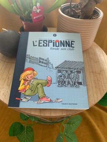 Livre L’Espionne fonde son club Marie-Aude Murail et Frederic Jois