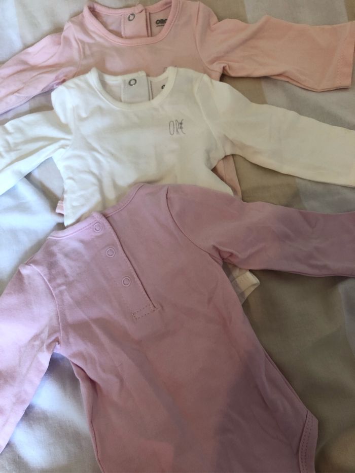 Body bébé pour fille (1mois) - photo numéro 2