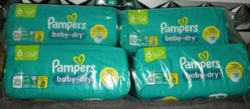 Lot de 4 paquets de couches Pampers baby dry taille 6