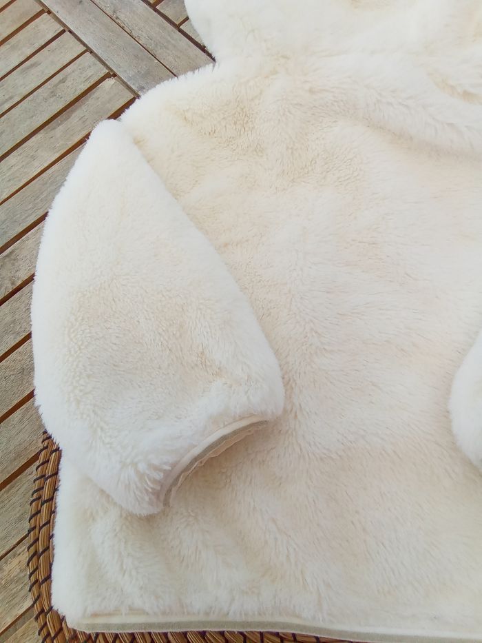 Veste crème en fausse fourrure avec capuche TAO taille 3 ans - photo numéro 9
