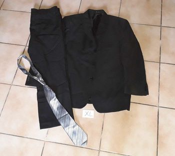 Veste de costume et cravate. Homme T XL