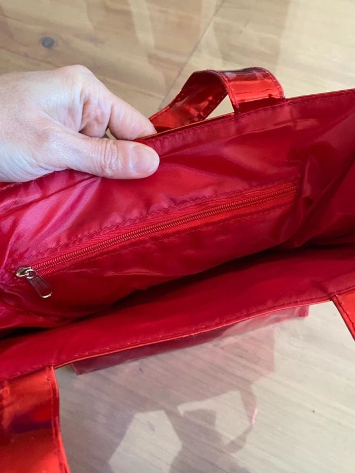 Sac cabas fourre tout rouge brillant et sa pochette Sephora - photo numéro 14