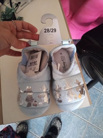Chaussons neuf Disney 100 Ans