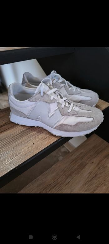 New Balance 327