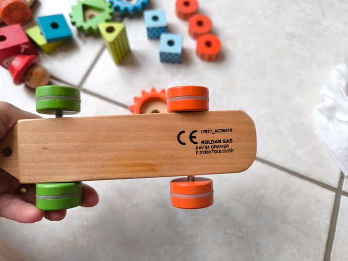 Petit train avec cubes à empiler - photo numéro 3