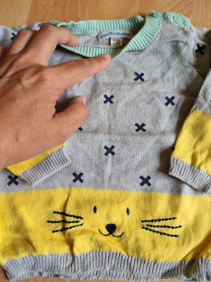 Lot neuf pull gris Vertbaudet + t-shirts manches courtes et longues verts Kiabi en 6M - photo numéro 5