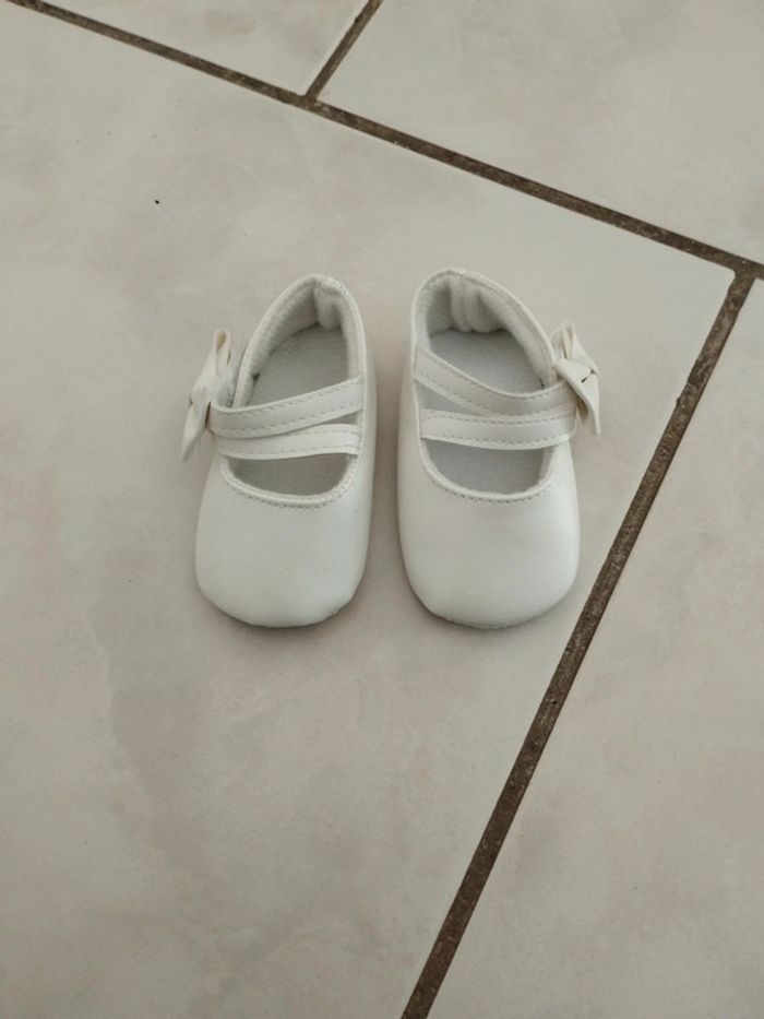 Chaussures neuves 0-3 mois