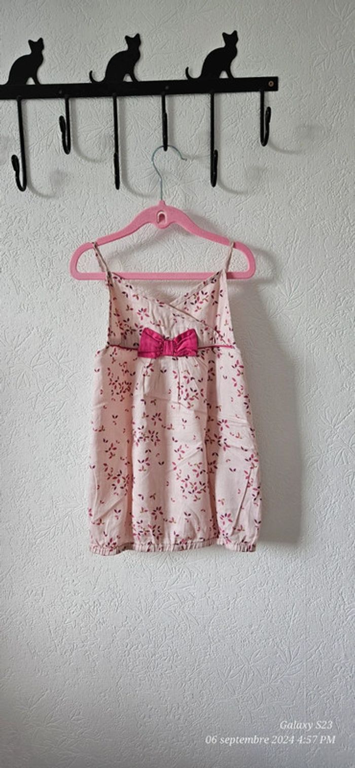 Débardeur fleuri fines bretelles 8A