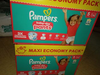 Deux cartons de couches Pampers pants   baby dry taille 5