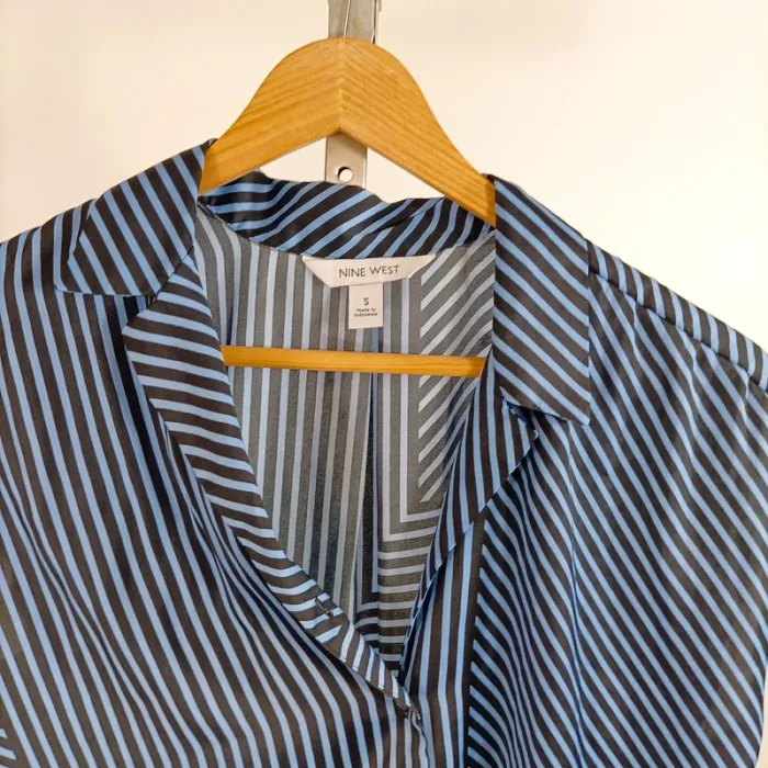 Blouse chemise rayée sans manches Nine West S fluide bleu noir asymétrique col V léger A1358 - photo numéro 2