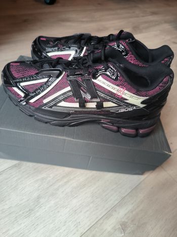 New Balance 1906 dragon Berry Taille 43 neuve