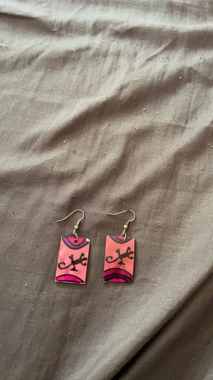 Boucles d’oreilles en nacre multicolore