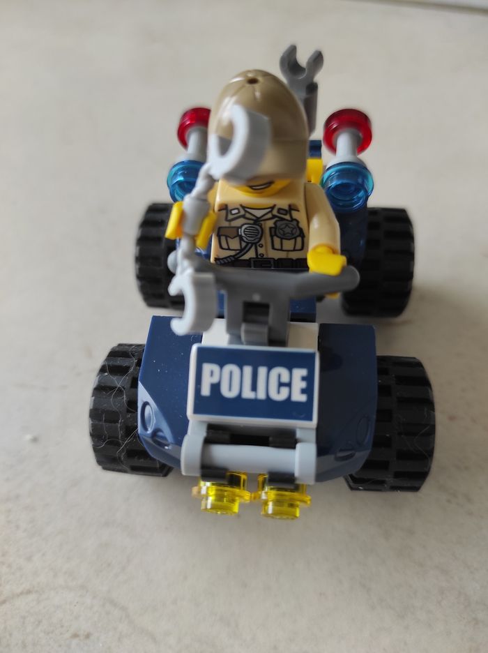 Lego 60065 4x4 du policier des marais - photo numéro 2