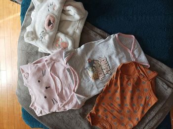 Lot pygamas/bodys manche longue