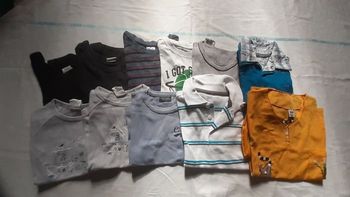 Lot de 11 articles : 8 tee shorts, 2 débardeurs et 1 ensemble  short/tee shirt