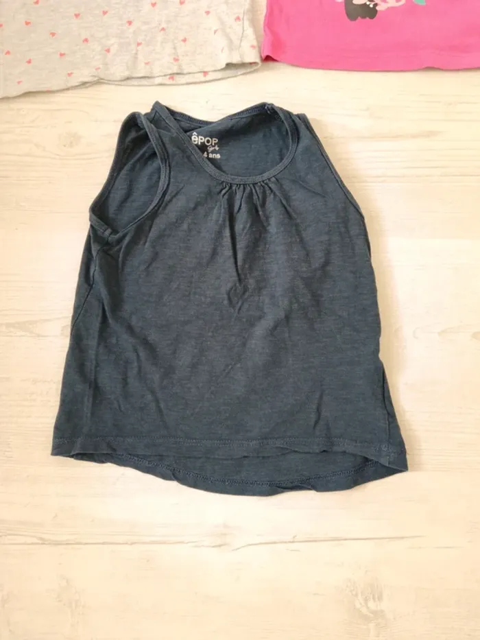 Lot 5 Tshirt manches courtes 4 ans - photo numéro 2