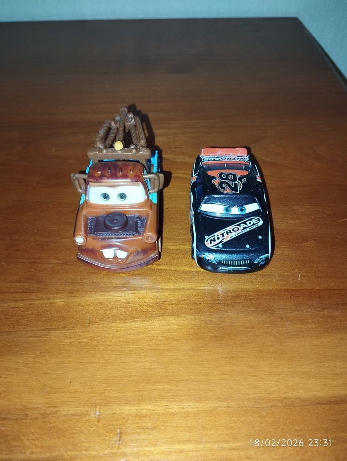 2 petites voitures cars