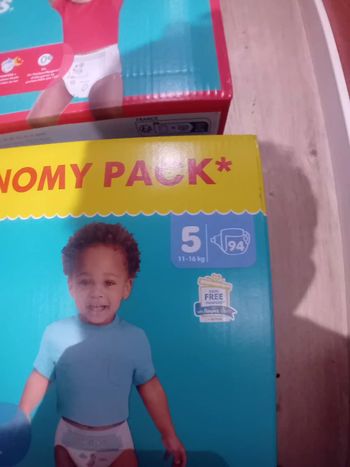 Pampers taille 4 et 5 baby-dry 