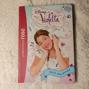 Livre Violetta Dans mon monde🌷