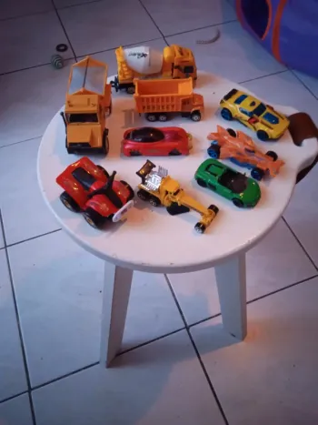 Lot de petites voitures