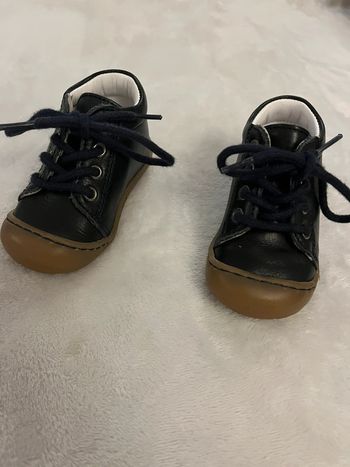 Chaussure bébé taille 19