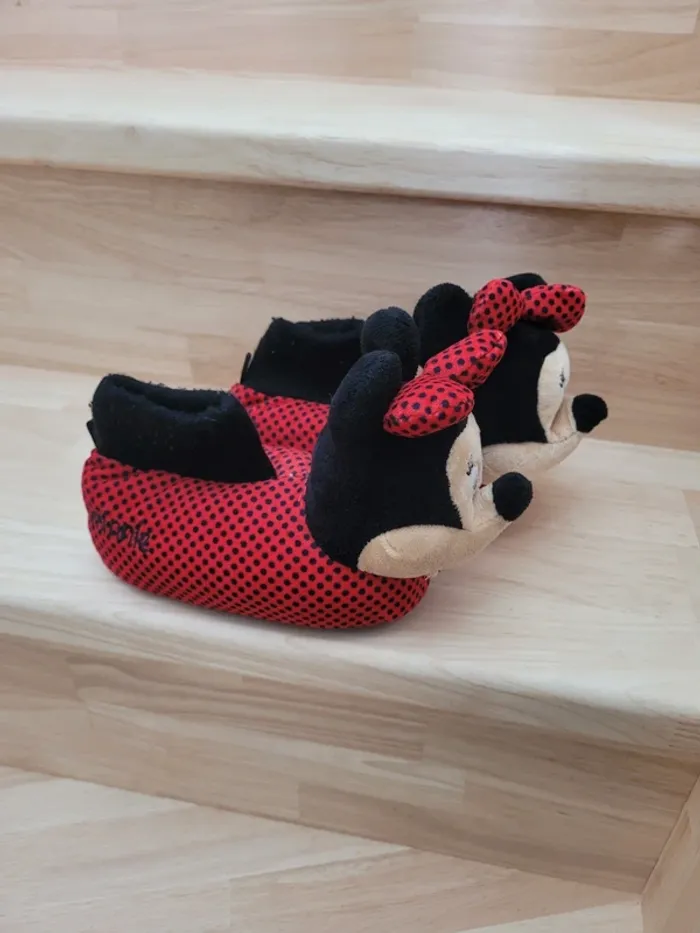 Chaussons peluche Minnie taille 24 - photo numéro 4