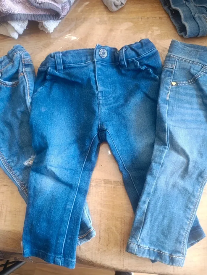 Lot jeans fille 9 mois - photo numéro 3