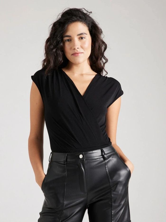 Bodie manches courtes couleur noire taille 40 - photo numéro 2