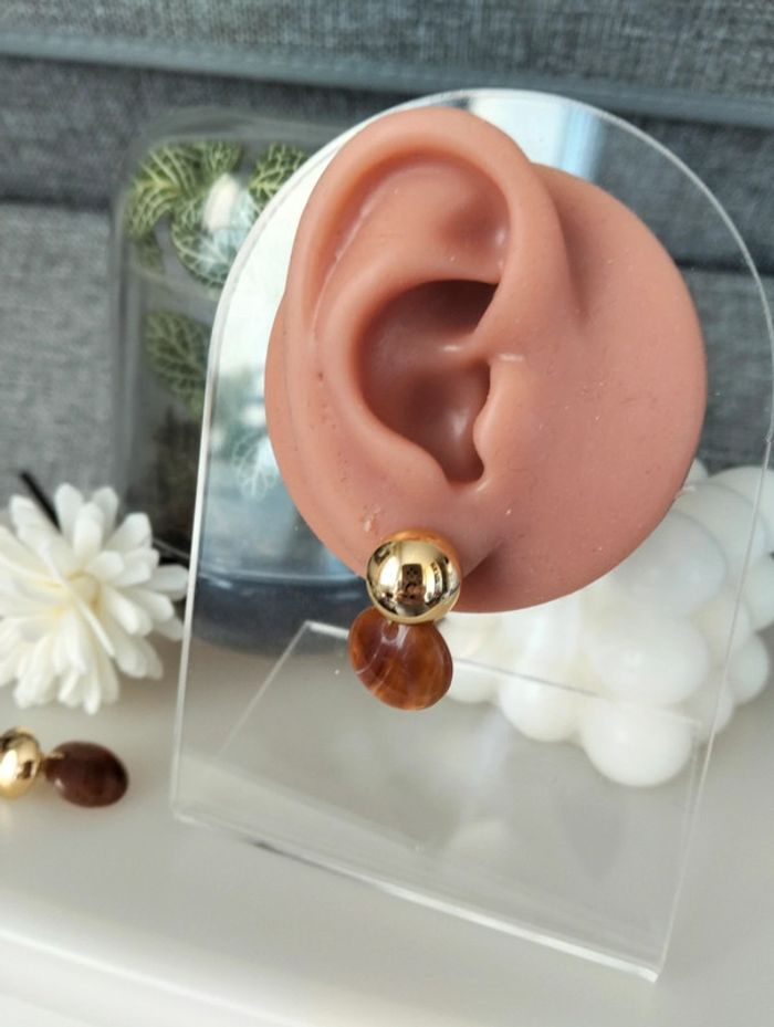 Petites boucles d'oreilles marron doré - photo numéro 3