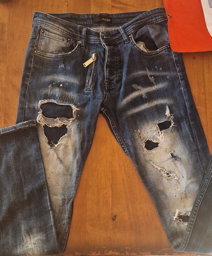 Jeans faux trou