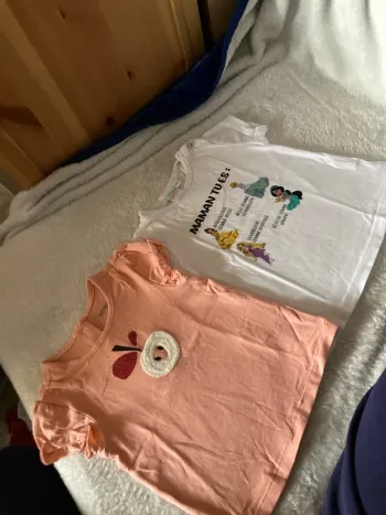 Deux. T-shirts à manches courtes 12 mois.