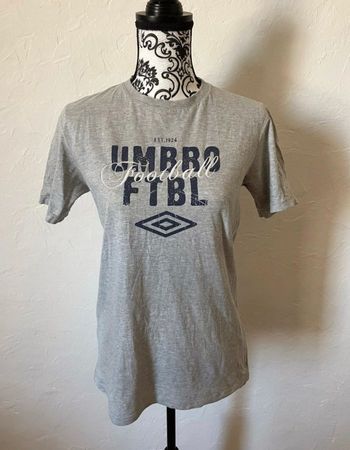 Très jolie tee shirt manches courtes taille 16 ans umbro