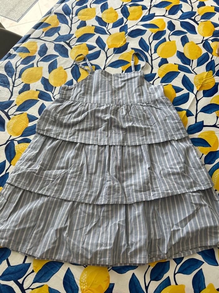 Robe bleu et blanche