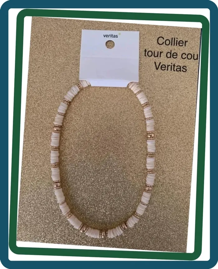Très joli collier perles plates tour de cou Veritas