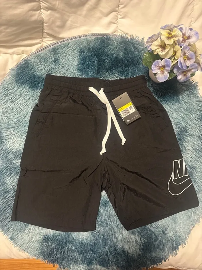 Short Nike noir NEUF avec étiquette – Taille S