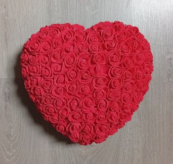 Cœur en roses artificielles 25 cm
