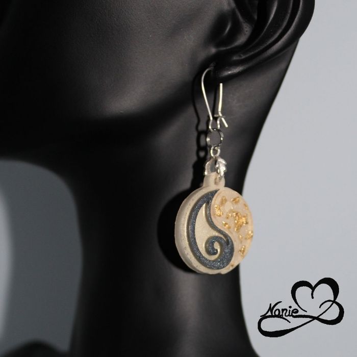 Boucles d'oreilles Ying&Yong beige, gris avec des feuilles d'or
