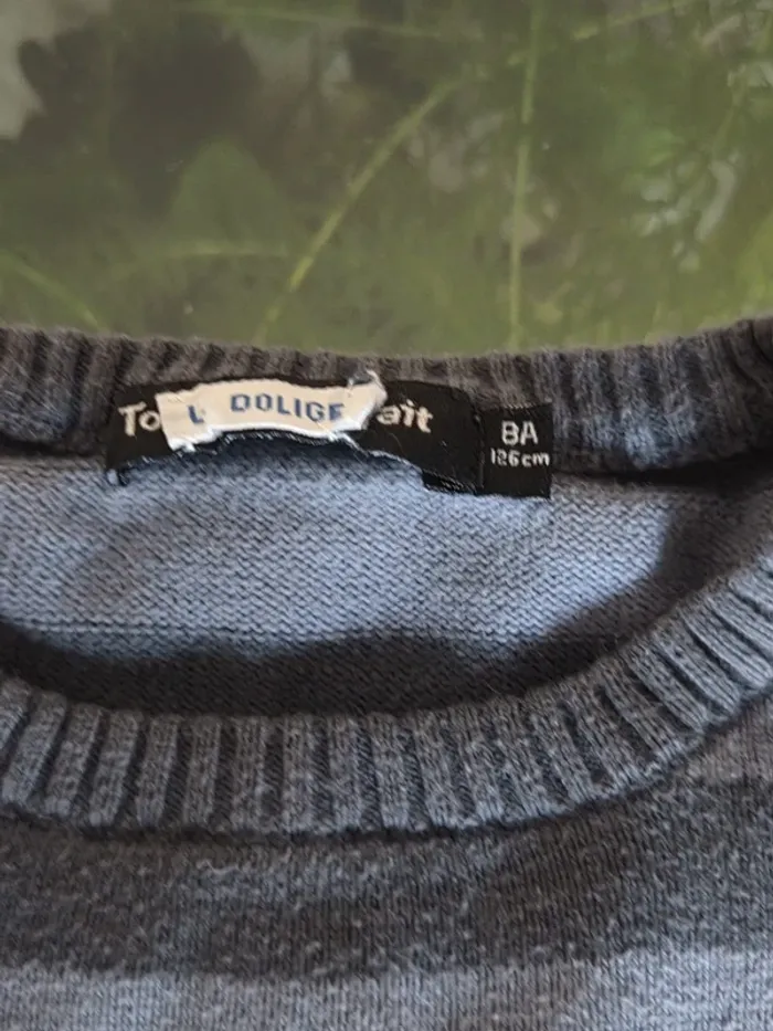 Pull avec bouloche 8ans - photo numéro 3