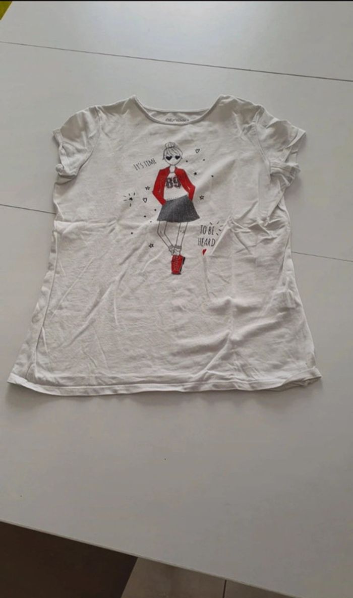 T shirt neuf en 12ans