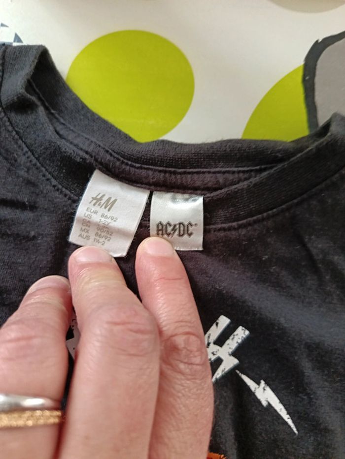 Tee-shirt ACDC h&m + pantalon Sergent Major 2 ans - photo numéro 2