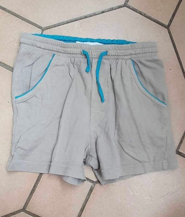 lot de short 5/6 ans - photo numéro 4