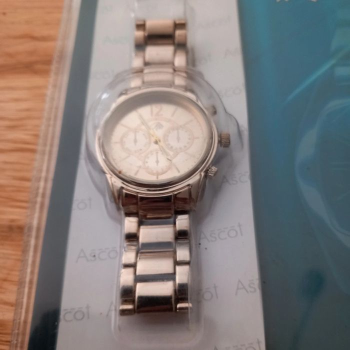 Montre bracelet à quartz - photo numéro 2