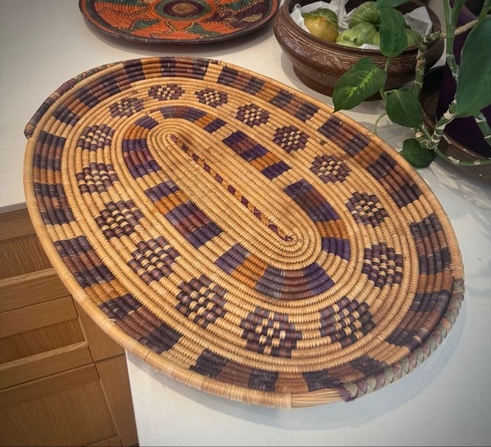 Grand plateau / corbeille / plat ancien en vannerie africaine - photo numéro 5