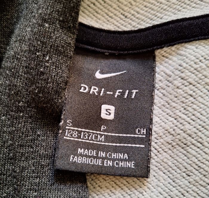 Sweat zippé Nike 8-9 ans - photo numéro 2