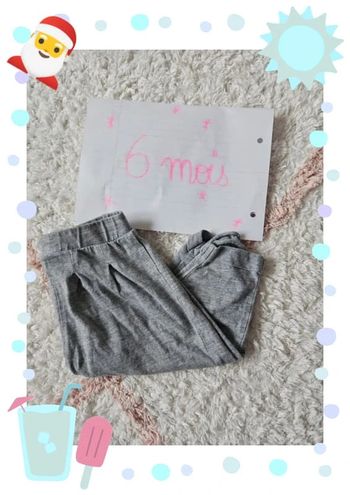 Pantalon type sarouel jogging très confortable pour bébé couleur gris Excellent etat