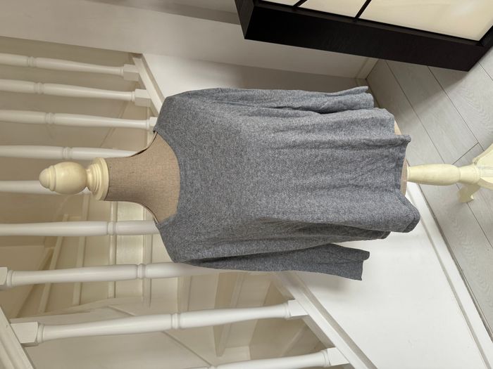 Pull Laetitia Mem gris avec tulle et sequins noirs et argentés à l'arrière - photo numéro 1