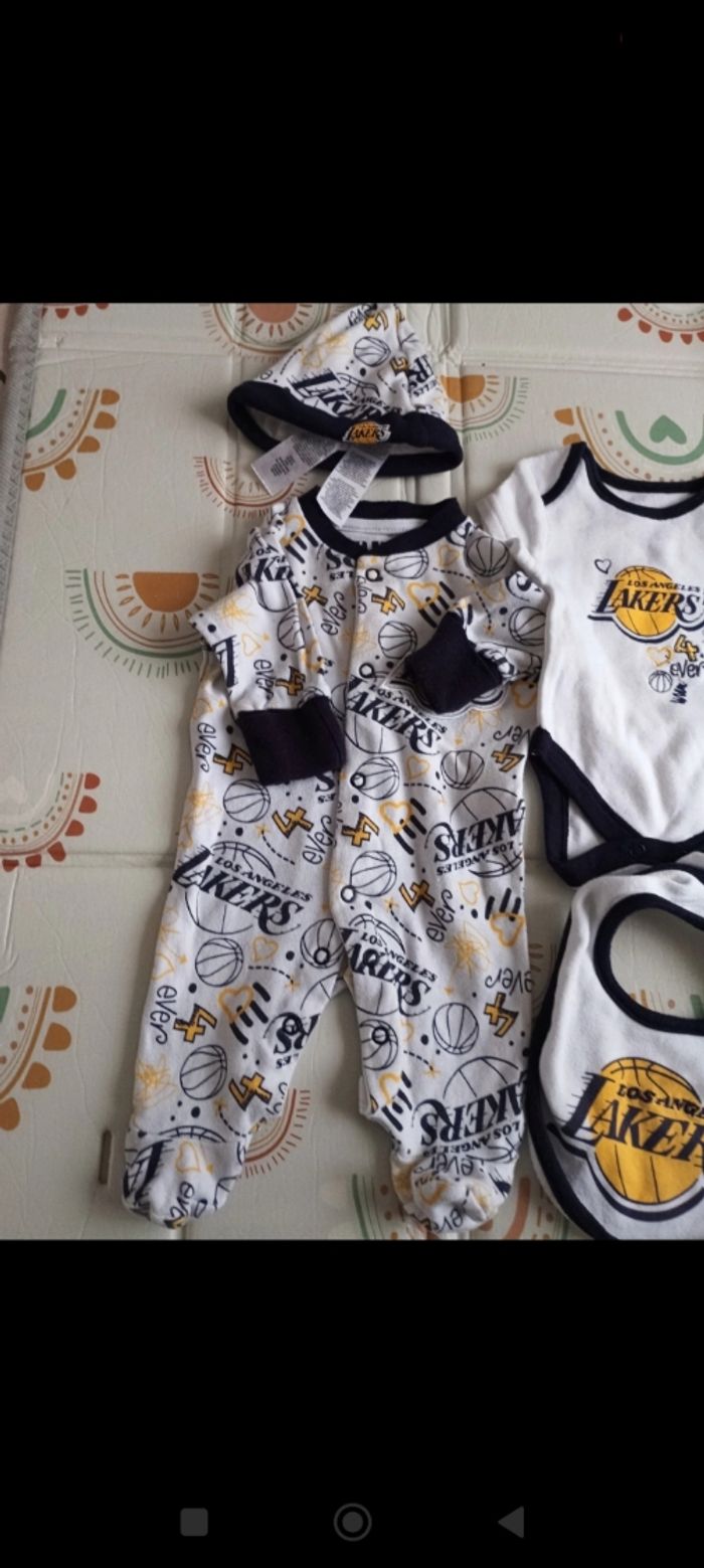 Ensemble bébé Lakers 1 mois - photo numéro 3