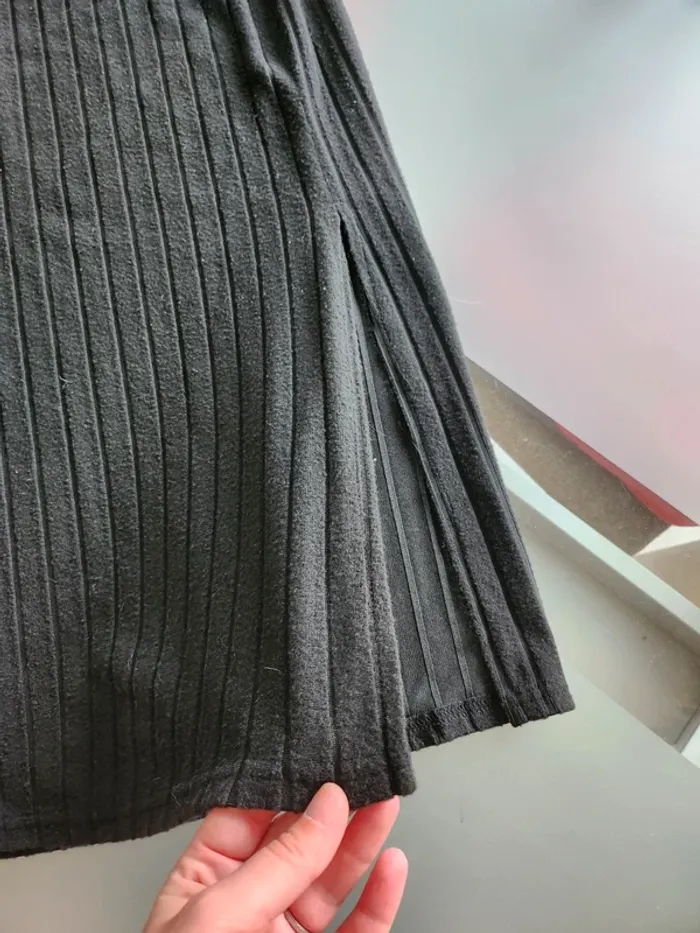 Très Jolie Jupe Élastique côtelée noire de taille unique - photo numéro 2