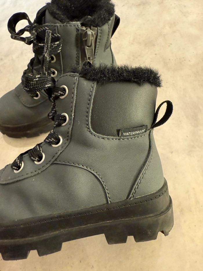 Bottines fourrées enfant H&M pointure 23 - photo numéro 3